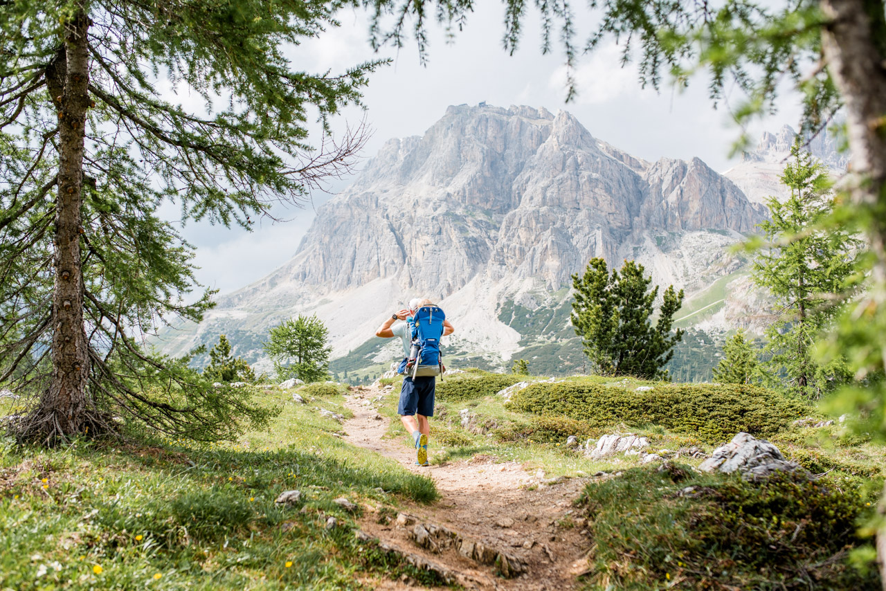Hiking in Cortina with Thule carrier backpack